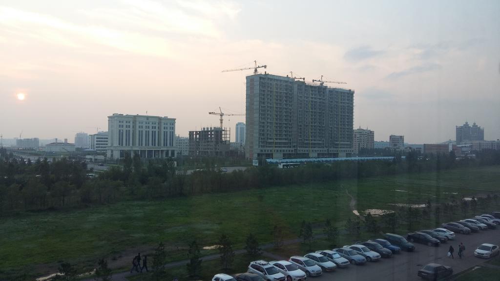 Apartment In Heart Of Astana Екстериор снимка
