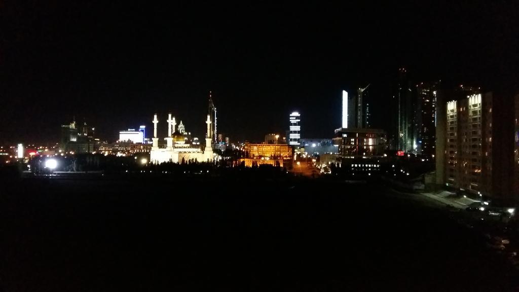 Apartment In Heart Of Astana Екстериор снимка