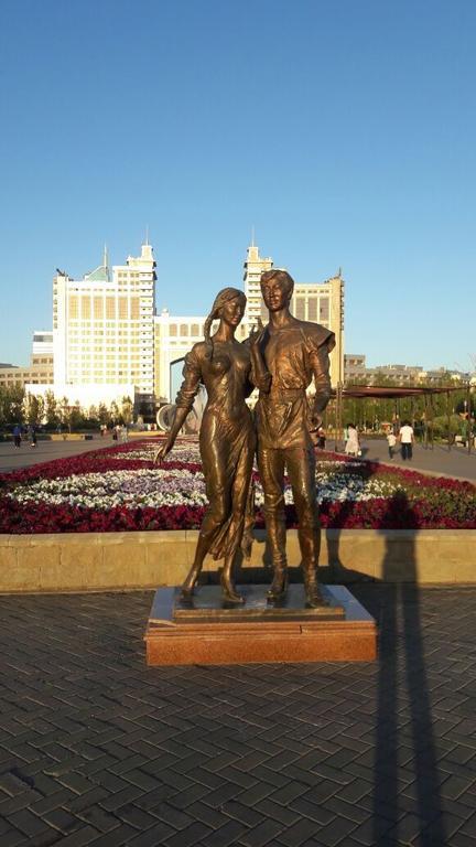Apartment In Heart Of Astana Екстериор снимка