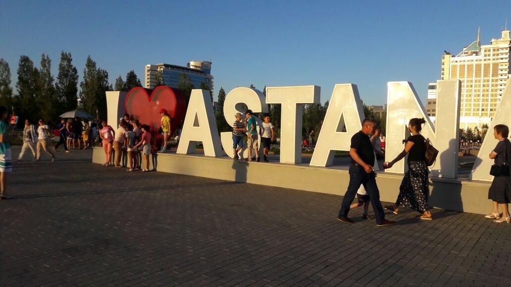 Apartment In Heart Of Astana Екстериор снимка